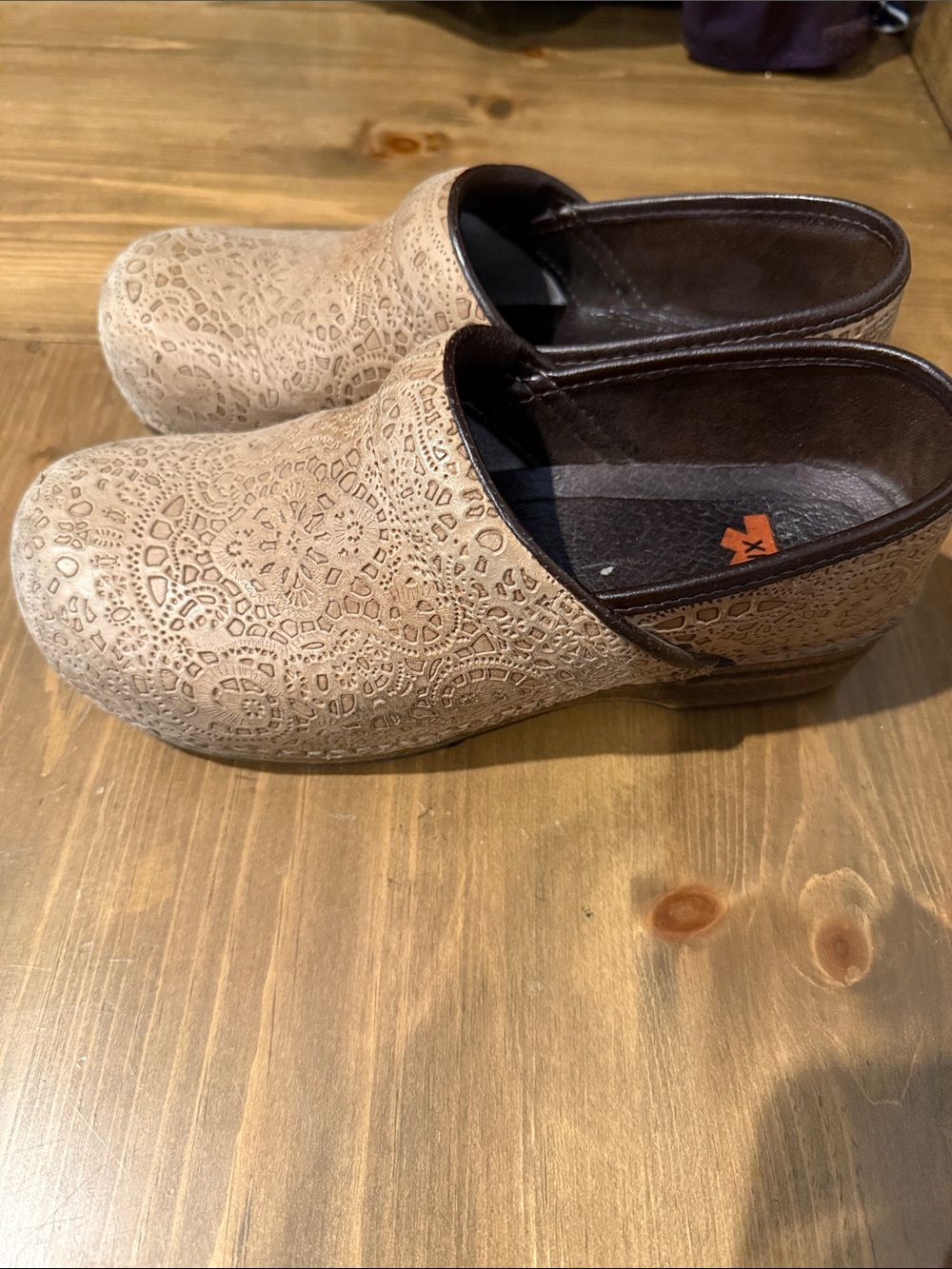 Dansko XP Tan Embossed Leather Slip-On Clogs Excellent Condition EU41